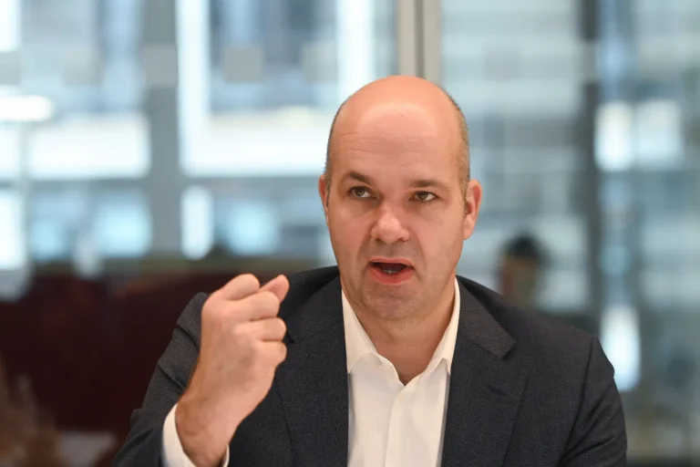 Vorschaubild: Ökonom Fratzscher warnt junge Wähler vor der Wahl rechter Parteien