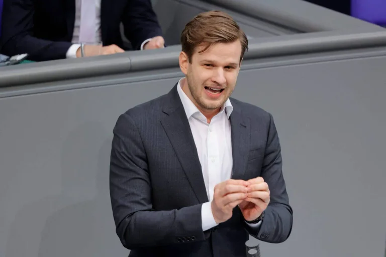 Vorschaubild: SPD-Politiker warnt nach Angriff auf Parteikollegen vor Konzentrationslagern