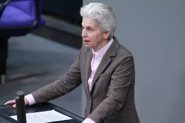 Vorschaubild: Gericht: Strack-Zimmermann darf als Kriegstreiberin bezeichnet werden