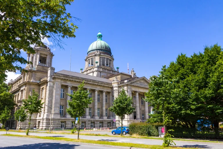 Vorschaubild: Kinderfotos vor AfD-Wahlkampfstand: Spiegel unterliegt vor Gericht