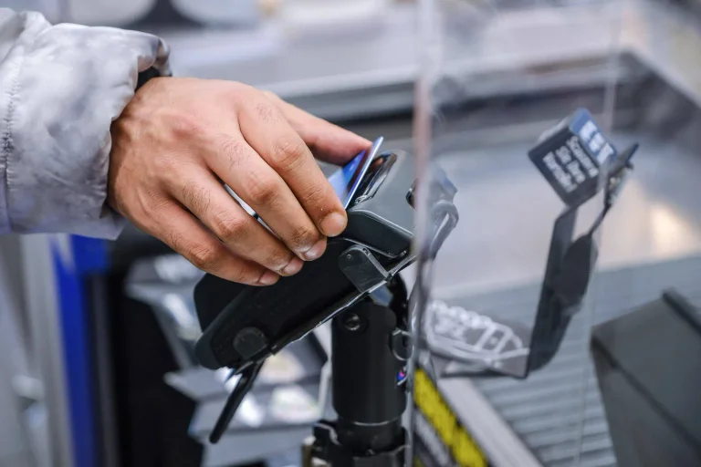 Vorschaubild: Thüringen: Zahlkarte für Asylbewerber fördert freiwillige Ausreisen