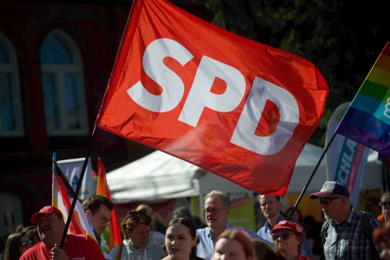 Vorschaubild: Nach Mannheim-Attentat: SPD geht gegen rechts auf die Straße