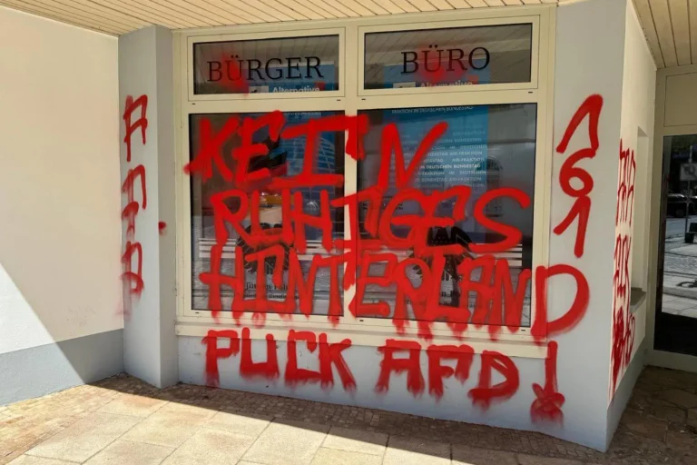 Vorschaubild: Erneuter Angriff auf Bürgerbüro in Thüringen: Eskalierende Gewalt gegen AfD-Politiker