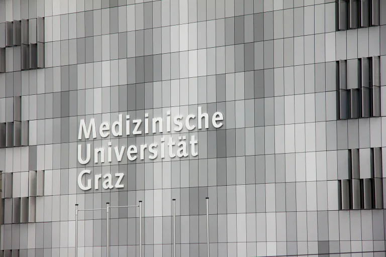 Vorschaubild: Wegen Gender-Protest: Steirer Arzt verliert seine Lehrpraxis