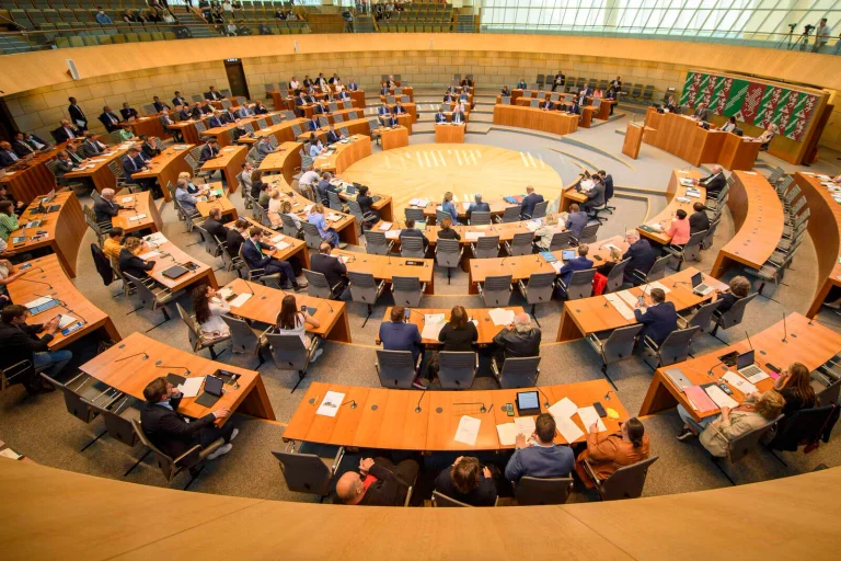 Vorschaubild: Afghanische Ortskräfte: Landtag NRW lehnt zusätzliche Sicherheitsüberprüfungen ab