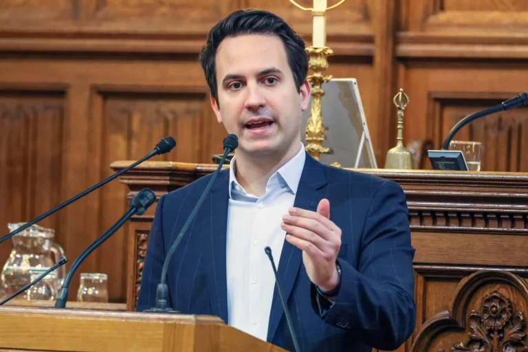 Vorschaubild: Stadtrat Wiederkehr gibt zu: „Es gibt Personen, bei denen Integrationsangebote nichts bringen“