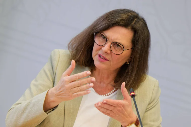 Vorschaubild: CSU prüft neue Regelungen gegen „extremistische Tätigkeiten“ im Landtag