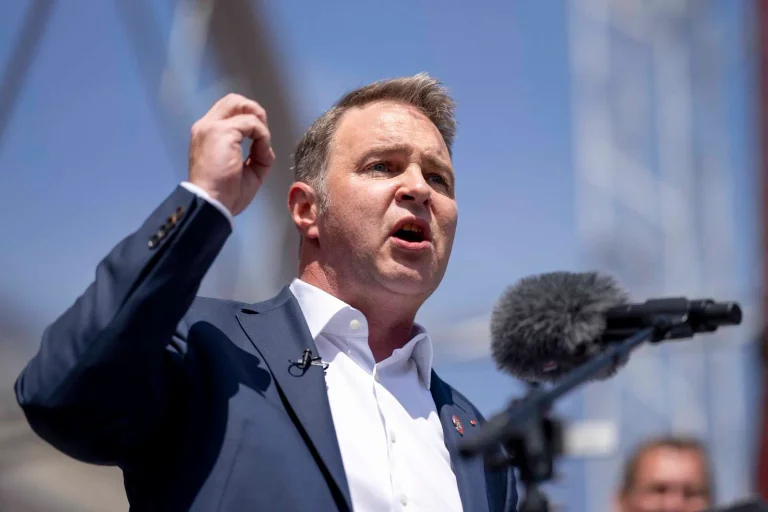 Vorschaubild: Umfrage: Babler und SPÖ in der Krise, Kickl bei Kanzlerfrage vor Nehammer