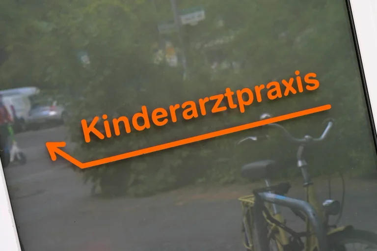Vorschaubild: Kinderarztpraxis in Kirchheim unter Teck schreibt Deutschpflicht für Patienten vor