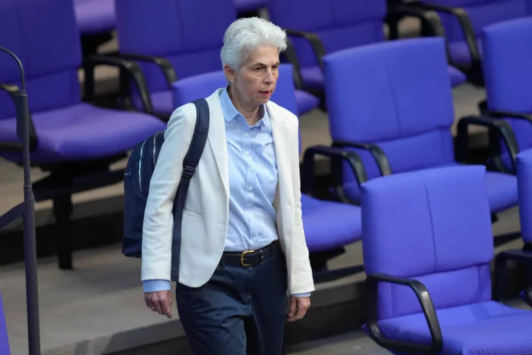 Vorschaubild: Jurist kritisiert Strafanzeigen-Praxis von Strack-Zimmermann: „Ressourcenverschwendung“