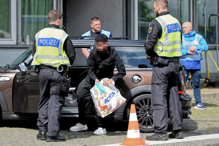 Vorschaubild: Umfrage-Sensation: Nur 17 Prozent zufrieden mit Migrationspolitik