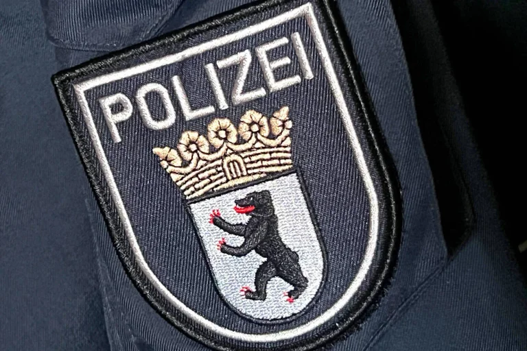 Vorschaubild: Messerattacke in Berlin: Pro-palästinensischer Extremist greift Reporter an