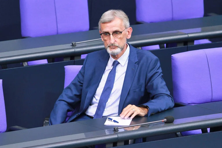 Vorschaubild: CDU-Innenminister gibt nach: Abschiebung eines Chemnitzers gestoppt