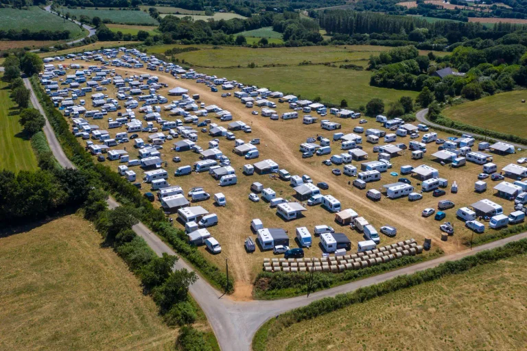 Vorschaubild: Steiermark plant striktes Verbot für Wildcampen nach Problemen mit Roma- und Sinti-Karawane