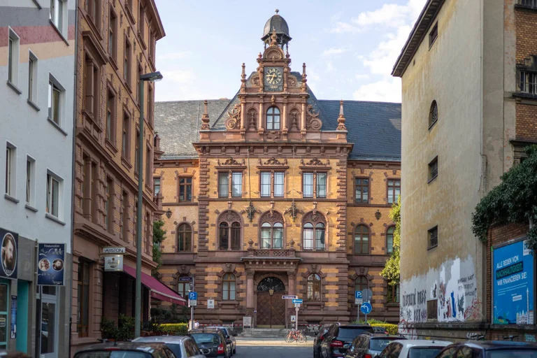 Vorschaubild: Urteil gegen Reichelt: Falsche Bezeichnung einer Transfrau verletzt Menschenwürde