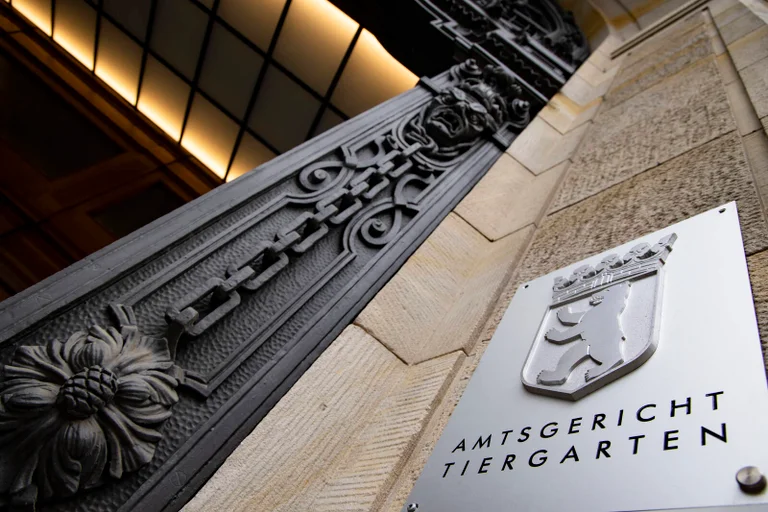 Vorschaubild: Abgeschoben, zurückgekehrt und geklaut: Serbe raubt 25.000 Euro Markenware in Berlin