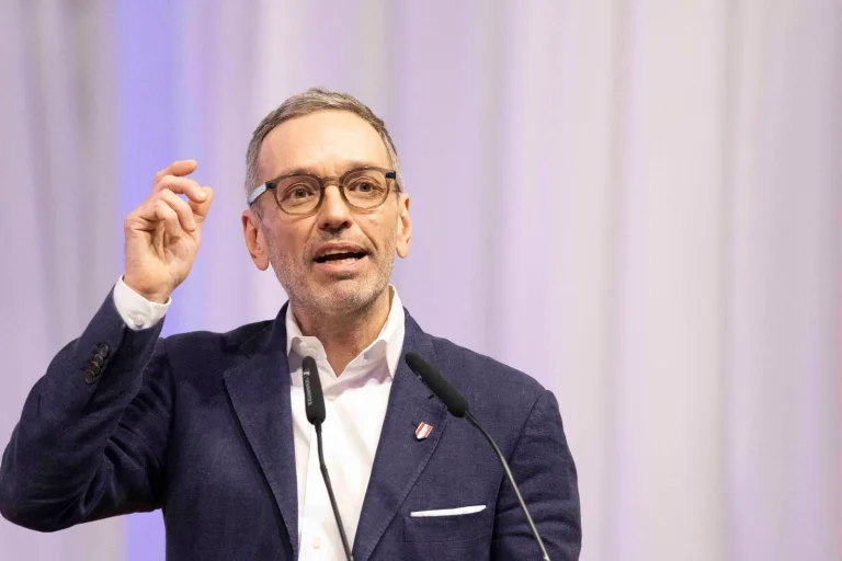 Vorschaubild: FPÖ bleibt stärkste Kraft in Umfragen zur Nationalratswahl