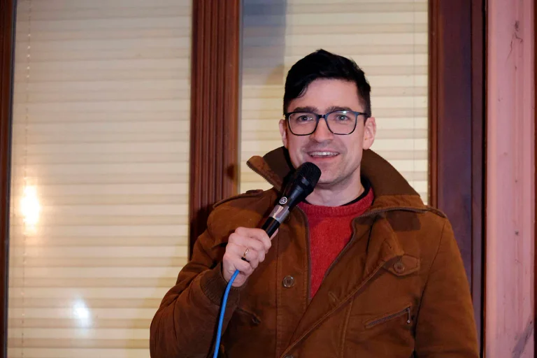 Vorschaubild: Nach Kontokündigung: Sellners Klage geht in die erste Runde