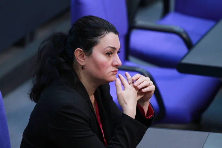 Vorschaubild: Nach Solingen: Schwarz-Grün will Radikalisierung mit mehr Islamunterricht bekämpfen