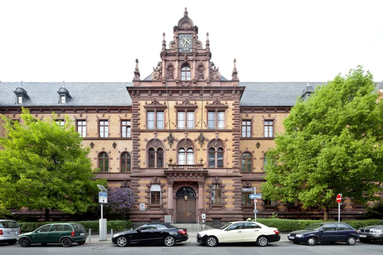 Vorschaubild: Hoss & Hopf: Urteil zu Transfrau führt zu Zensur von Podcast-Episode