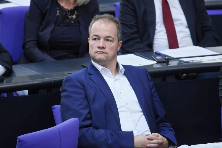 Vorschaubild: In der falschen Partei? – AfD-Politiker gegen Aufnahmestopp für Syrer und Afghanen