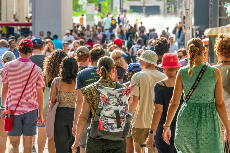 Vorschaubild: Umfrage: Mehrheit will weniger Migration und mehr Selbstbewusstsein gegenüber den USA