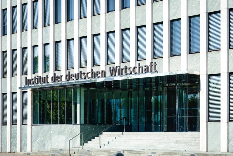 Vorschaubild: Zeichen der Deindustrialisierung: 319 Milliarden Euro Kapitalabfluss in drei Jahren