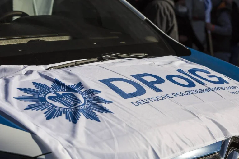 Vorschaubild: Grünen-Politiker attackiert Polizeigewerkschafter wegen Forderung nach Abschiebungen