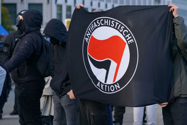 Vorschaubild: Linksextreme Anleitung veröffentlicht: „Töten nur im äußersten Notfall“