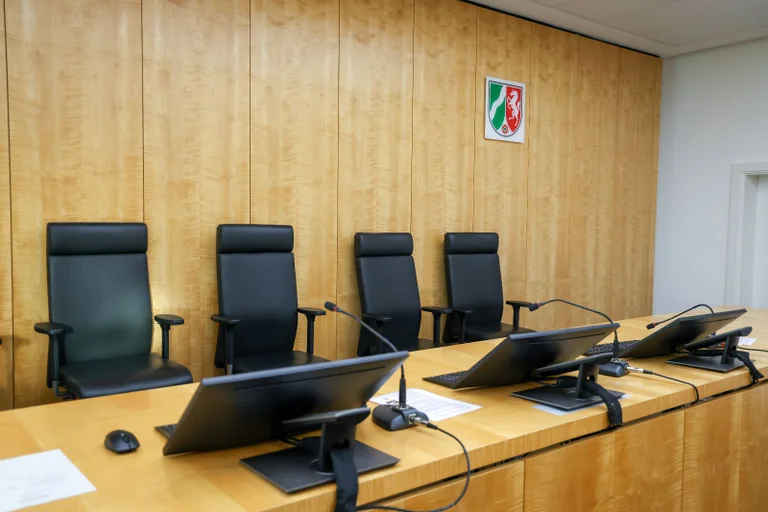 Vorschaubild: Gericht lehnt Revision ab: AfD bleibt vorerst „rechtsextremistischer Verdachtsfall“