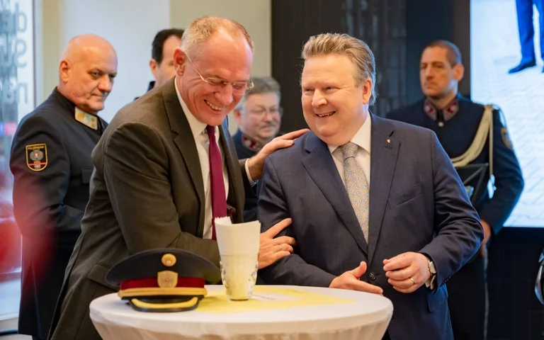 Vorschaubild: Geheimtreffen: SPÖ und ÖVP sollen Rückkehr zu schwarz-roter Koalition planen