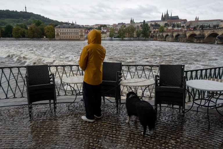 Vorschaubild: Regenflut in Österreich: Straßen gesperrt, Häuser evakuiert