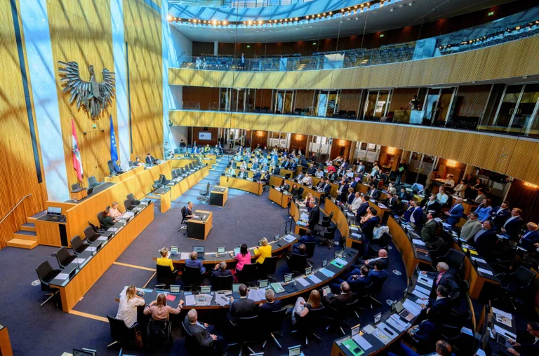 Vorschaubild: „Sieg des Wokeismus“: ÖVP, Grüne und SPÖ streichen biologischen Geschlechtsbegriff