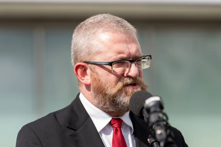 Vorschaubild: Brüssel: Mikrofon für kritische Äußerungen zum Ukraine-Krieg abgeschaltet