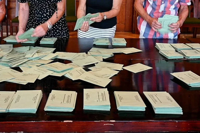 Vorschaubild: Wahl in Sachsen: CDU bleibt stärkste Kraft, AfD dicht dahinter