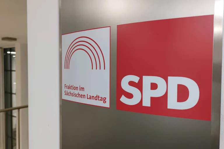 Vorschaubild: Linksextremer bei SPD-Wahlparty? T-Shirt mit brisantem Aufdruck entdeckt