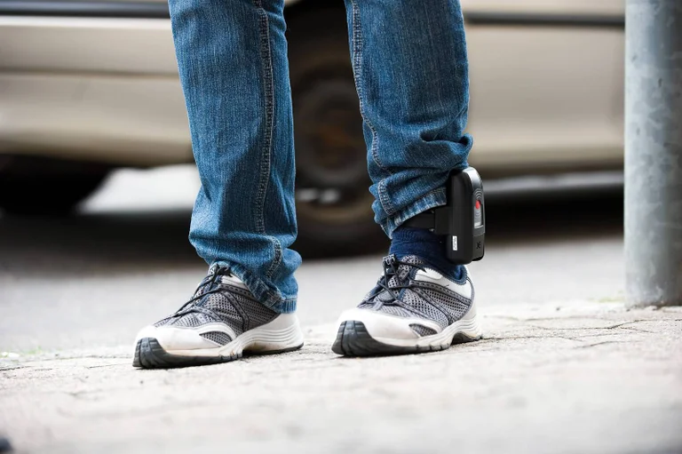 Vorschaubild: Aargauer Parlament sagt Ja zu Fußfesseln für straffällige Asylbewerber