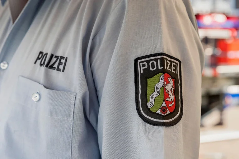 Vorschaubild: Herford: 18-Jährige auf Disco-Parkplatz von Gruppe vergewaltigt