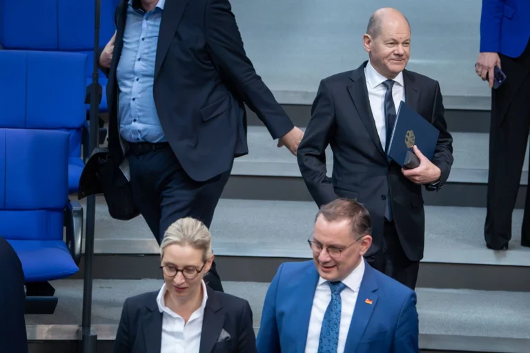 Vorschaubild: Weidel beliebter als Scholz: Beliebtheit der Ampel-Koalition auf Rekordtief