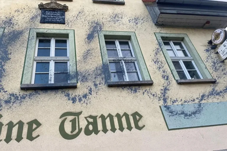 Vorschaubild: Jena: Farbanschlag auf Burschenschaftshaus verursacht hohen Schaden
