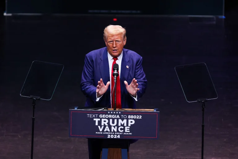 Vorschaubild: Nach Raketenangriff: Trump fordert Israel zu Angriff auf Iran auf