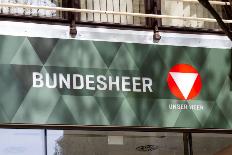 Vorschaubild: Bundesheer weist Vorwurf zurück, neuwertige Jacken als Überschussware verkauft zu haben