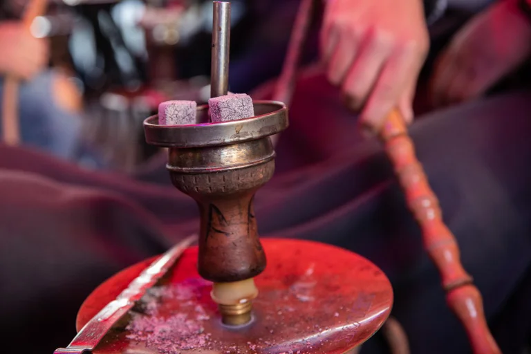 Vorschaubild: Koblenz prüft AfD-Antrag zu Obergrenzen für Shisha-Bars und Wettbüros