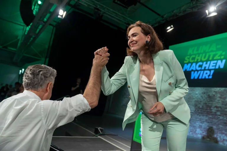 Vorschaubild: Unzulässige Finanzierung: Grüne Spitzenpolitiker nutzten Steuergelder für Parteiwerbung
