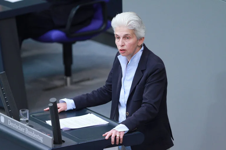 Vorschaubild: Gericht bestätigt: Solingerin darf Strack-Zimmermann als „Flintenweib“ bezeichnen