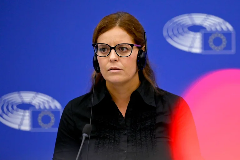 Vorschaubild: Mutmaßliche Gewalttäterin: Ungarn fordert Aufhebung der Immunität einer linken Europaabgeordneten