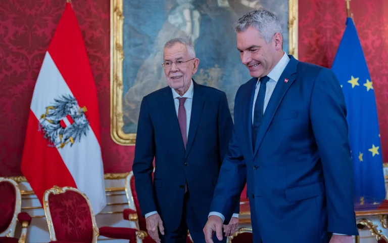 Vorschaubild: Eil: Nicht Kickl, sondern Nehammer erhält Regierungsbildungsauftrag von Van der Bellen