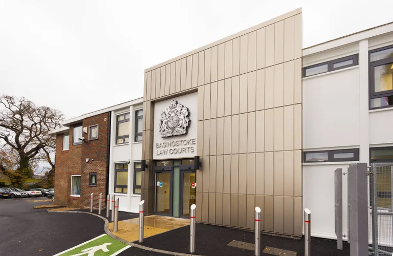 Vorschaubild: Nach Messerattacke in Southport: 13-Jährige nach Ausschreitungen verurteilt