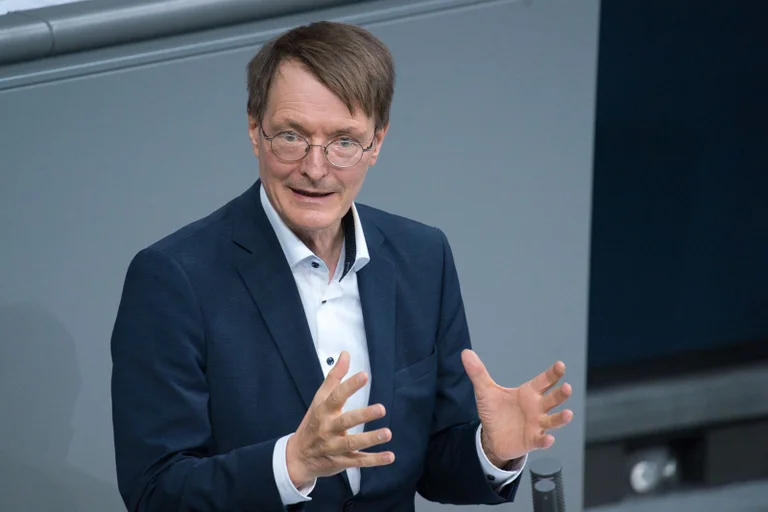 Vorschaubild: Soldat wegen Impfverweigerung in Haft: Lauterbach leugnet das