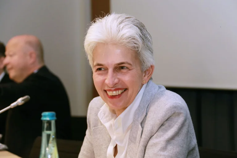 Vorschaubild: Eklat im Bundestag: Ungültige Stimmkarten von Ex-Abgeordnetem bei Abstimmung abgegeben